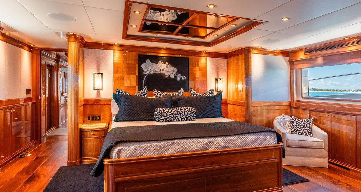 Temptation - photo 10 yacht charter Miami