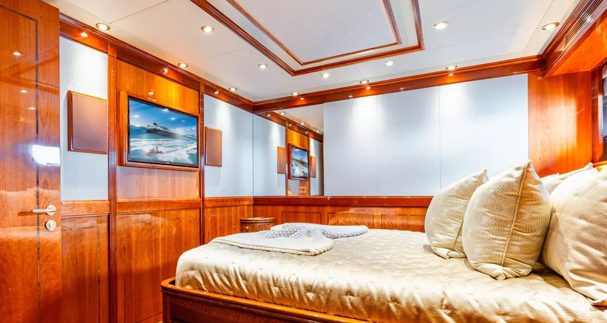 Temptation - photo 15 yacht charter Miami