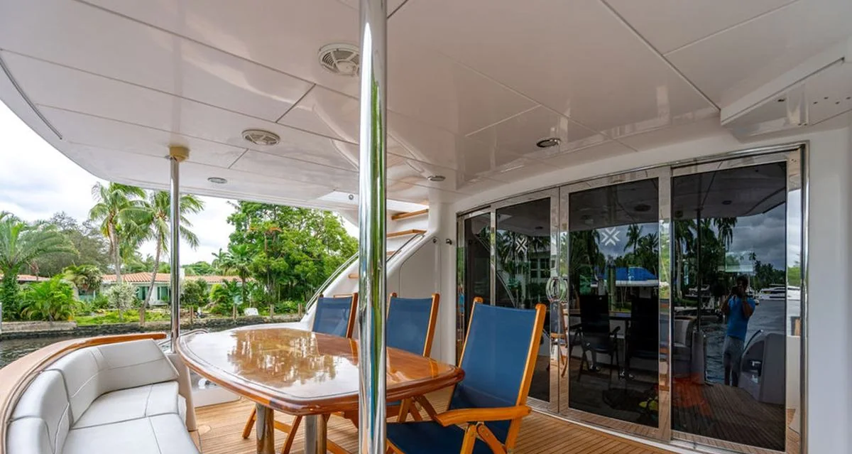 Top Shelf - photo 3 yacht charter Miami