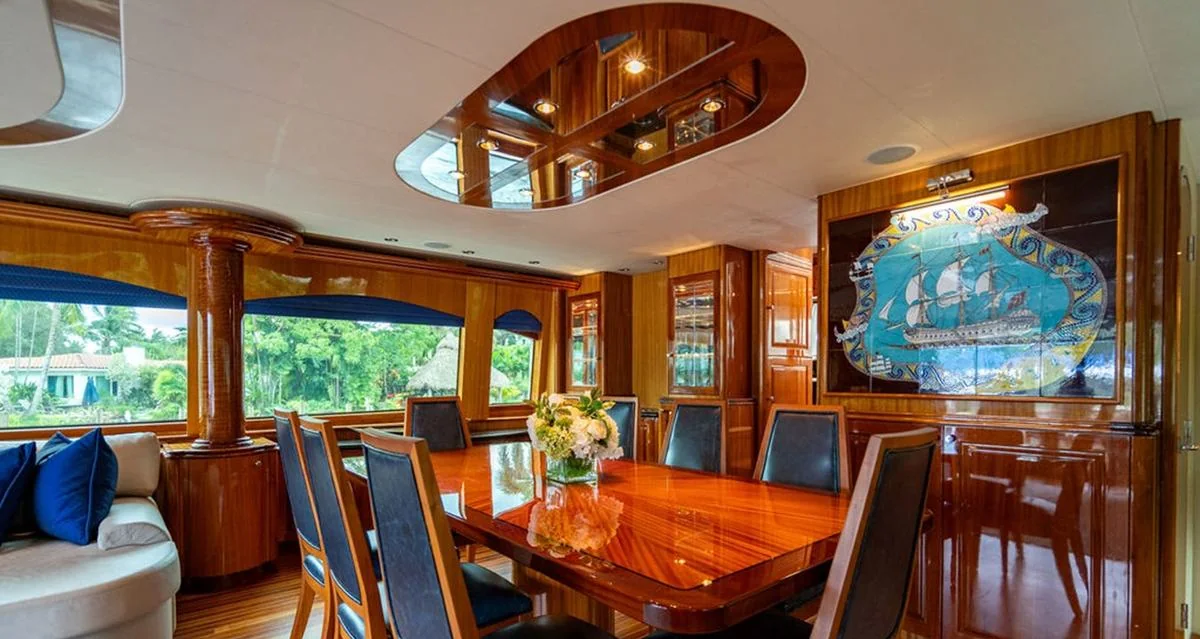 Top Shelf - photo 7 yacht charter Miami