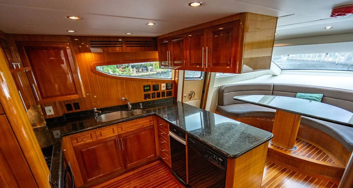 Top Shelf - photo 9 yacht charter Miami