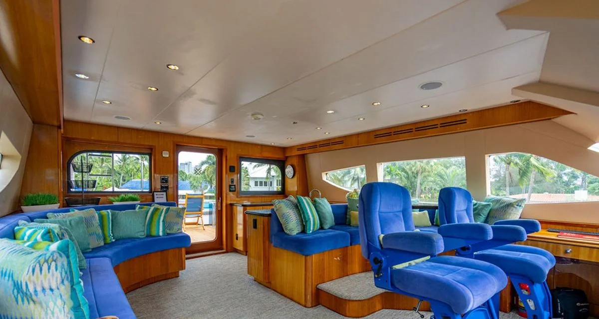 Top Shelf - photo 11 yacht charter Miami