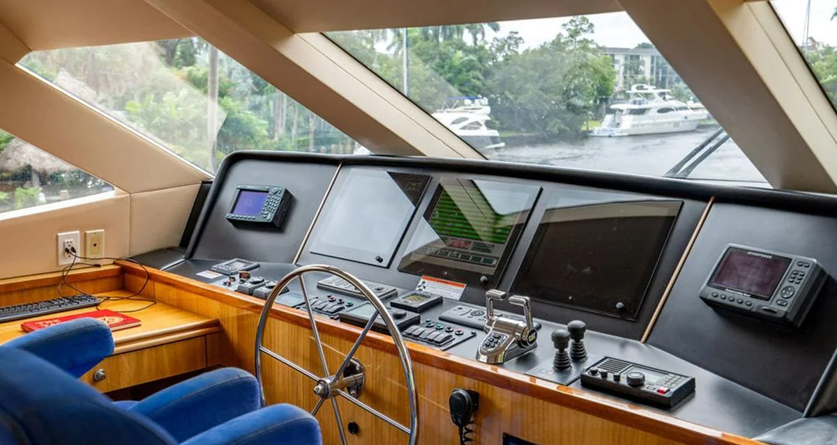 Top Shelf - photo 12 yacht charter Miami