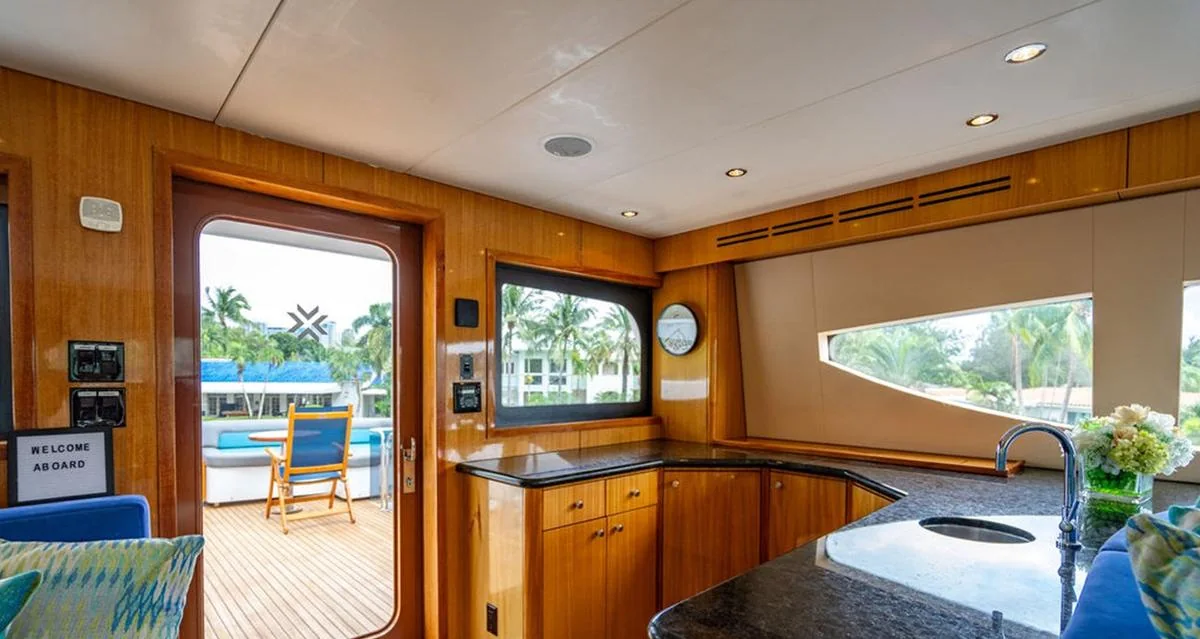 Top Shelf - photo 14 yacht charter Miami