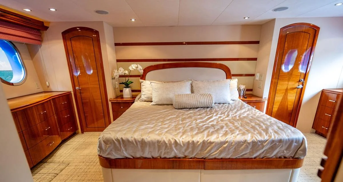 Top Shelf - photo 15 yacht charter Miami