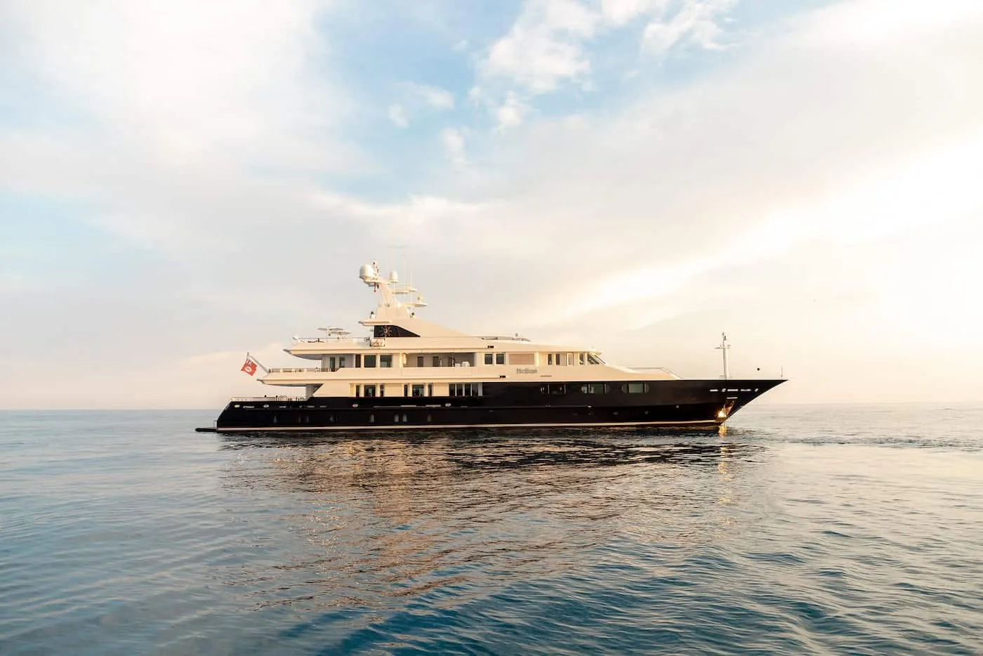 TREEHOUSE - photo 1 yacht charter Cannes