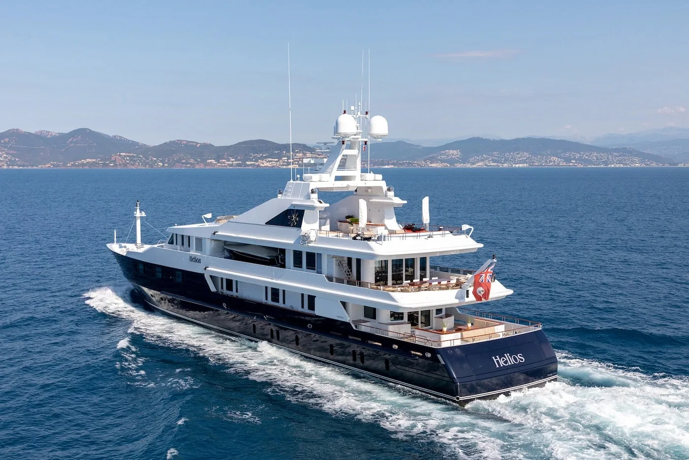 TREEHOUSE - photo 3 yacht charter Cannes