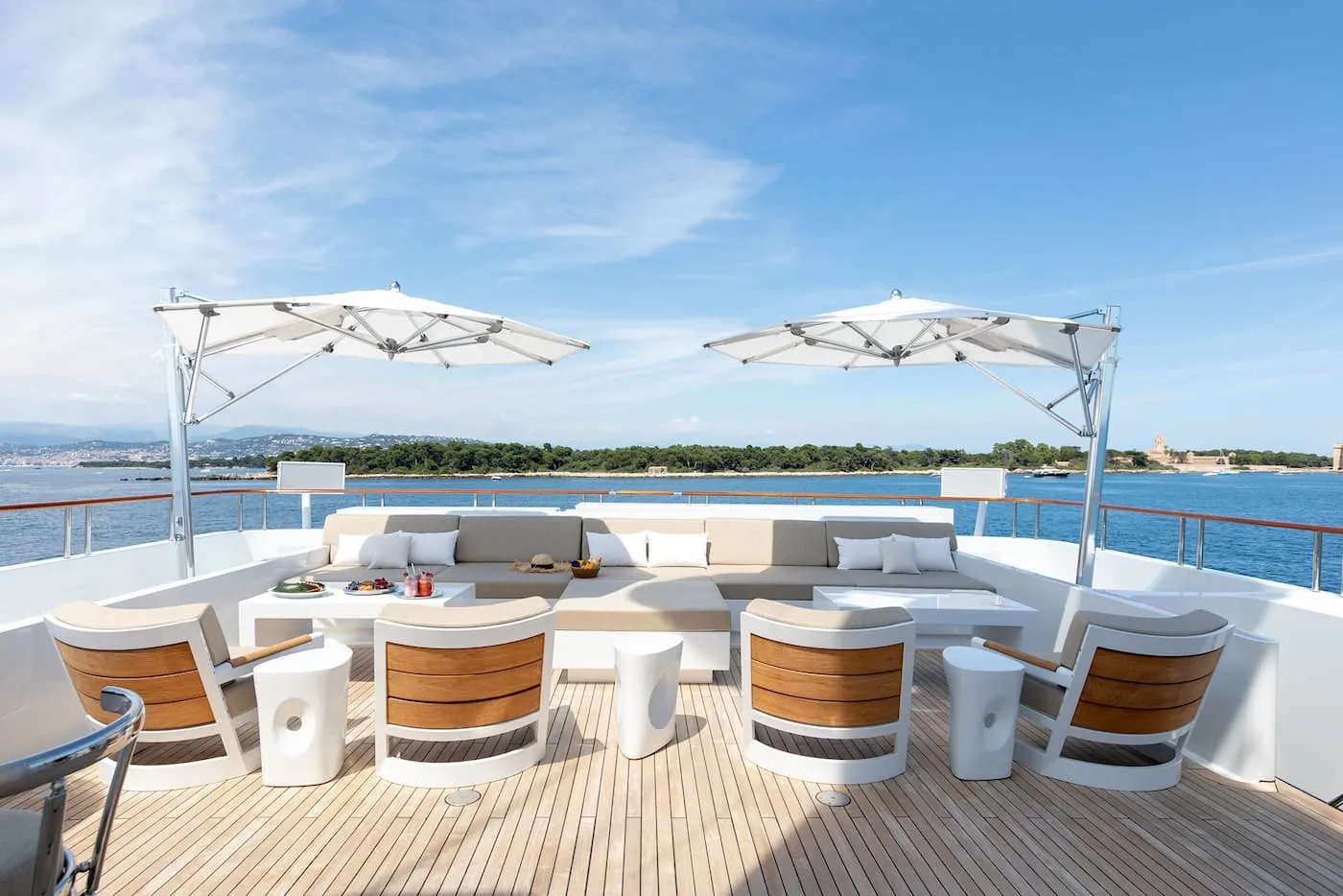 TREEHOUSE - photo 14 yacht charter Cannes