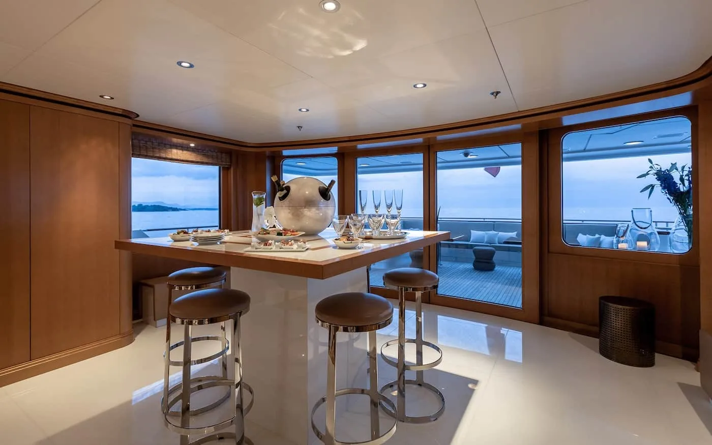 TREEHOUSE - photo 24 yacht charter Cannes