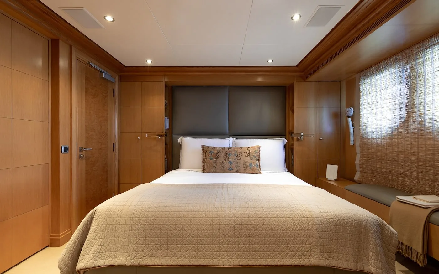 TREEHOUSE - photo 31 yacht charter Cannes