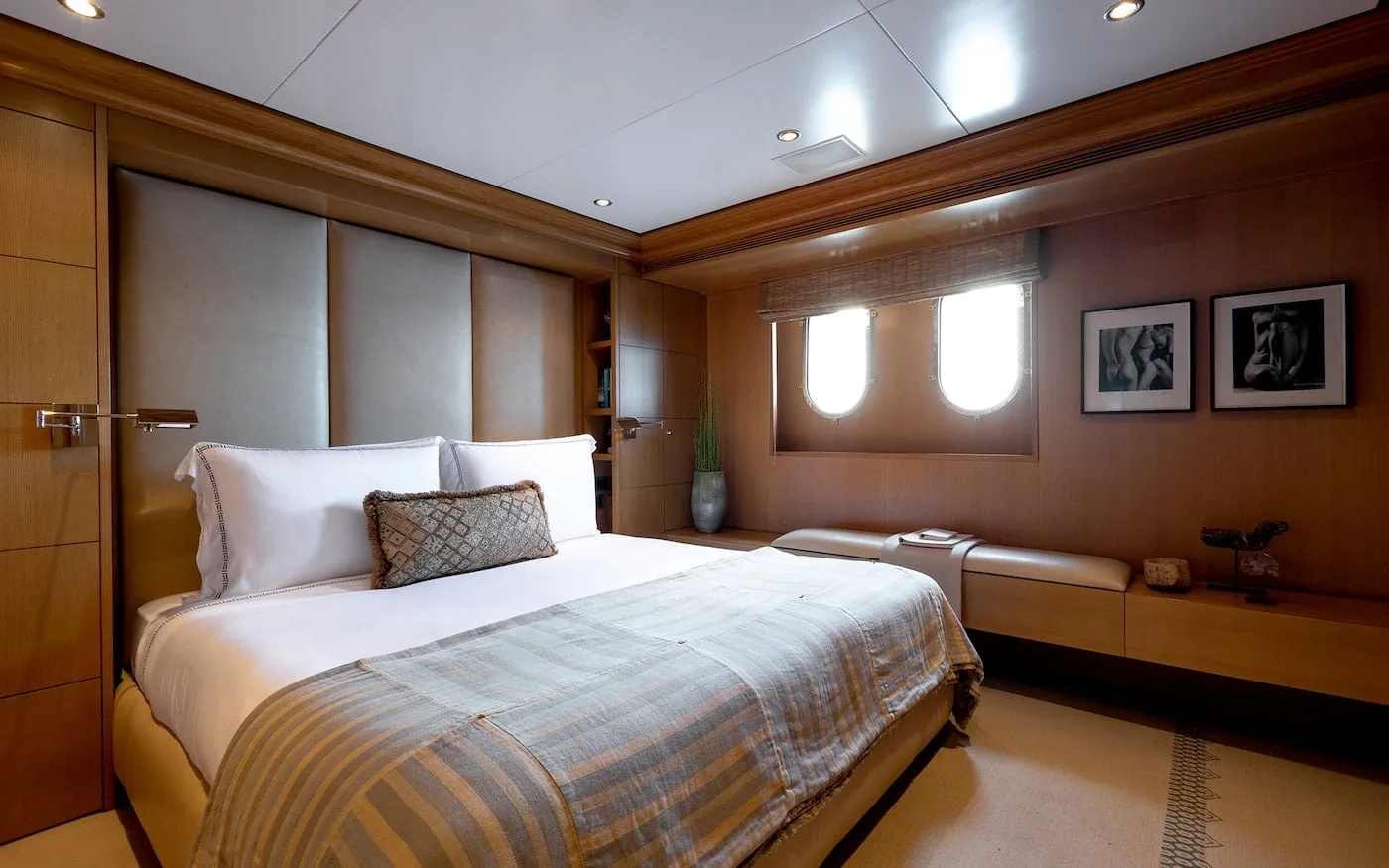 TREEHOUSE - photo 32 yacht charter Cannes