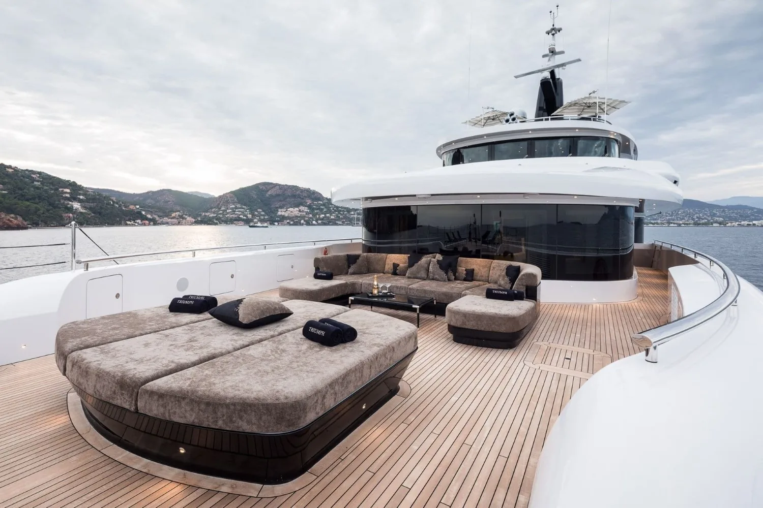 TRIUMPH - photo 11 yacht charter Cannes