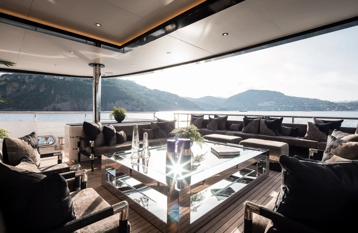 TRIUMPH - photo 13 yacht charter Cannes