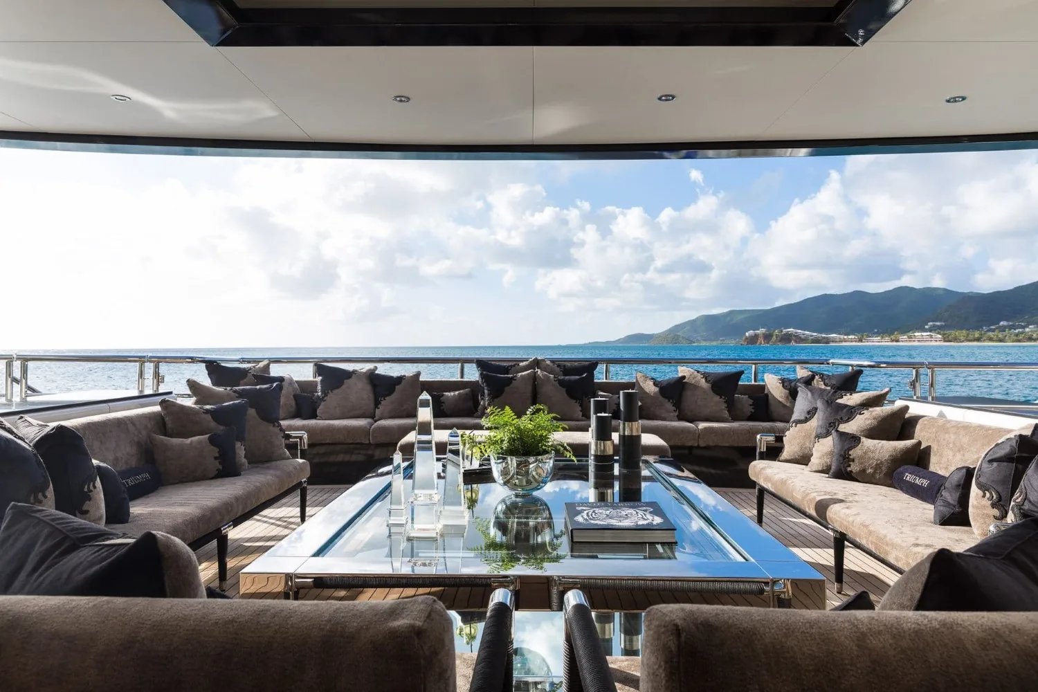 TRIUMPH - photo 14 yacht charter Cannes