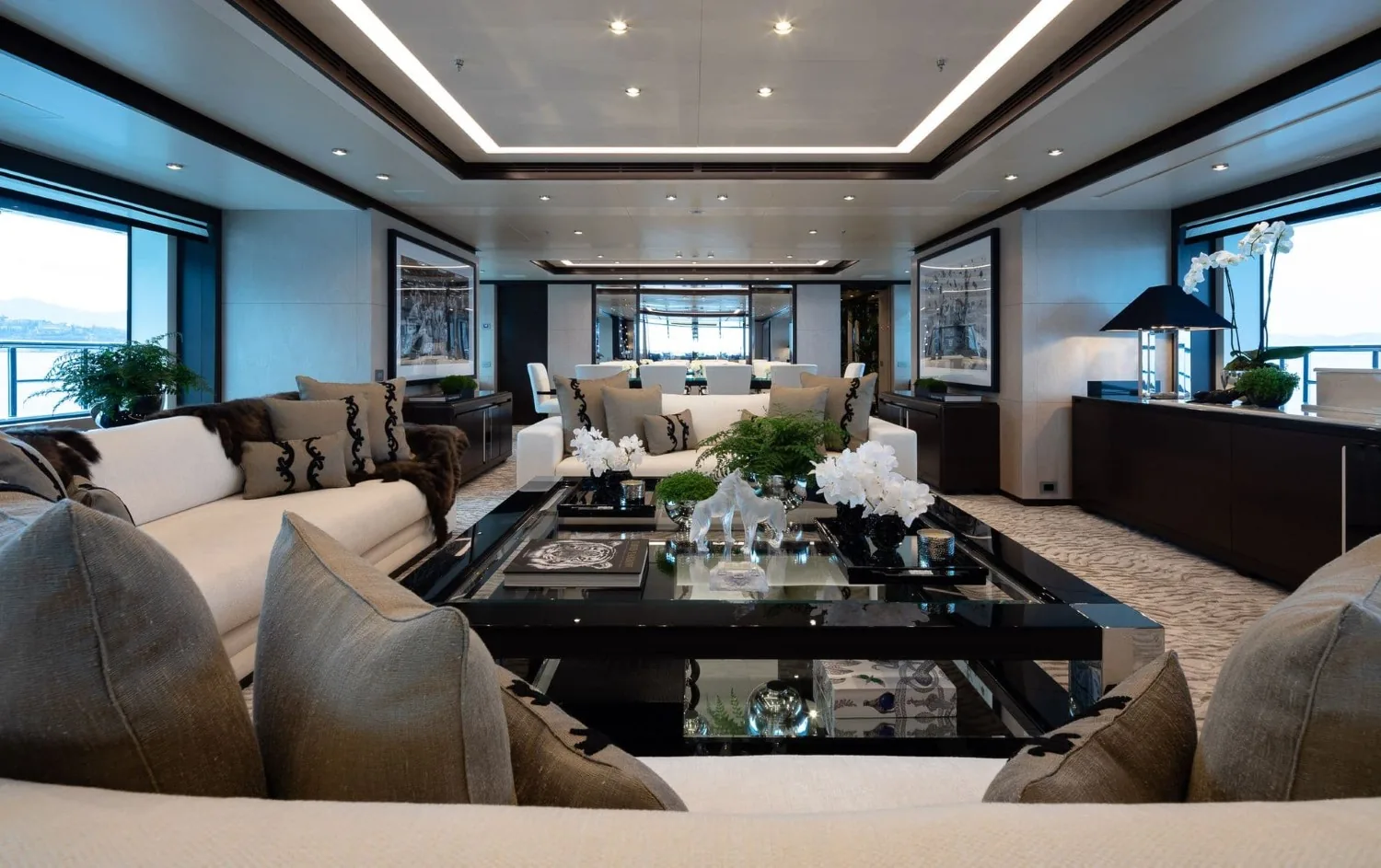 TRIUMPH - photo 17 yacht charter Cannes