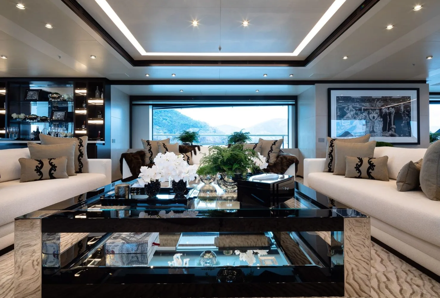TRIUMPH - photo 18 yacht charter Cannes