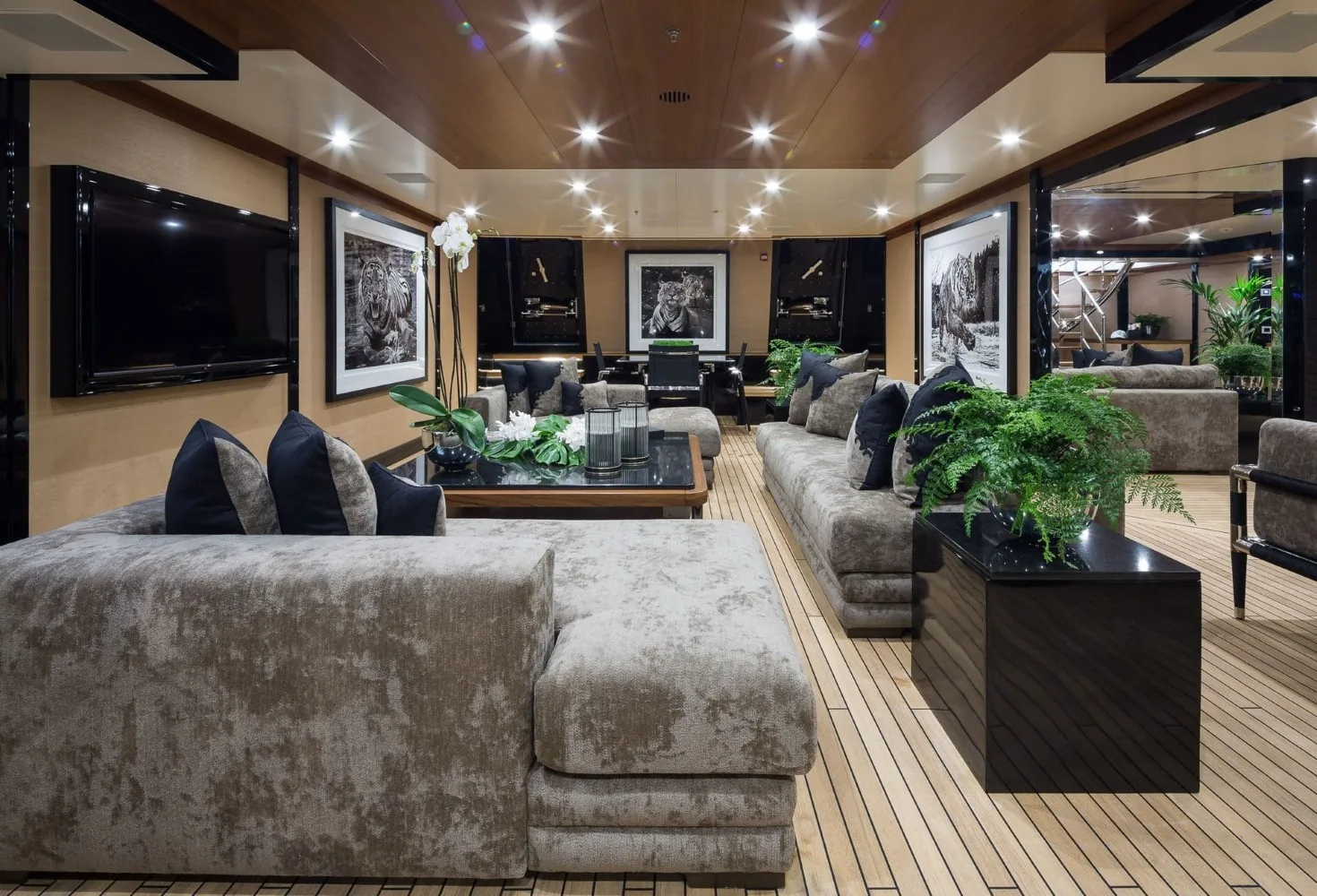 TRIUMPH - photo 23 yacht charter Cannes