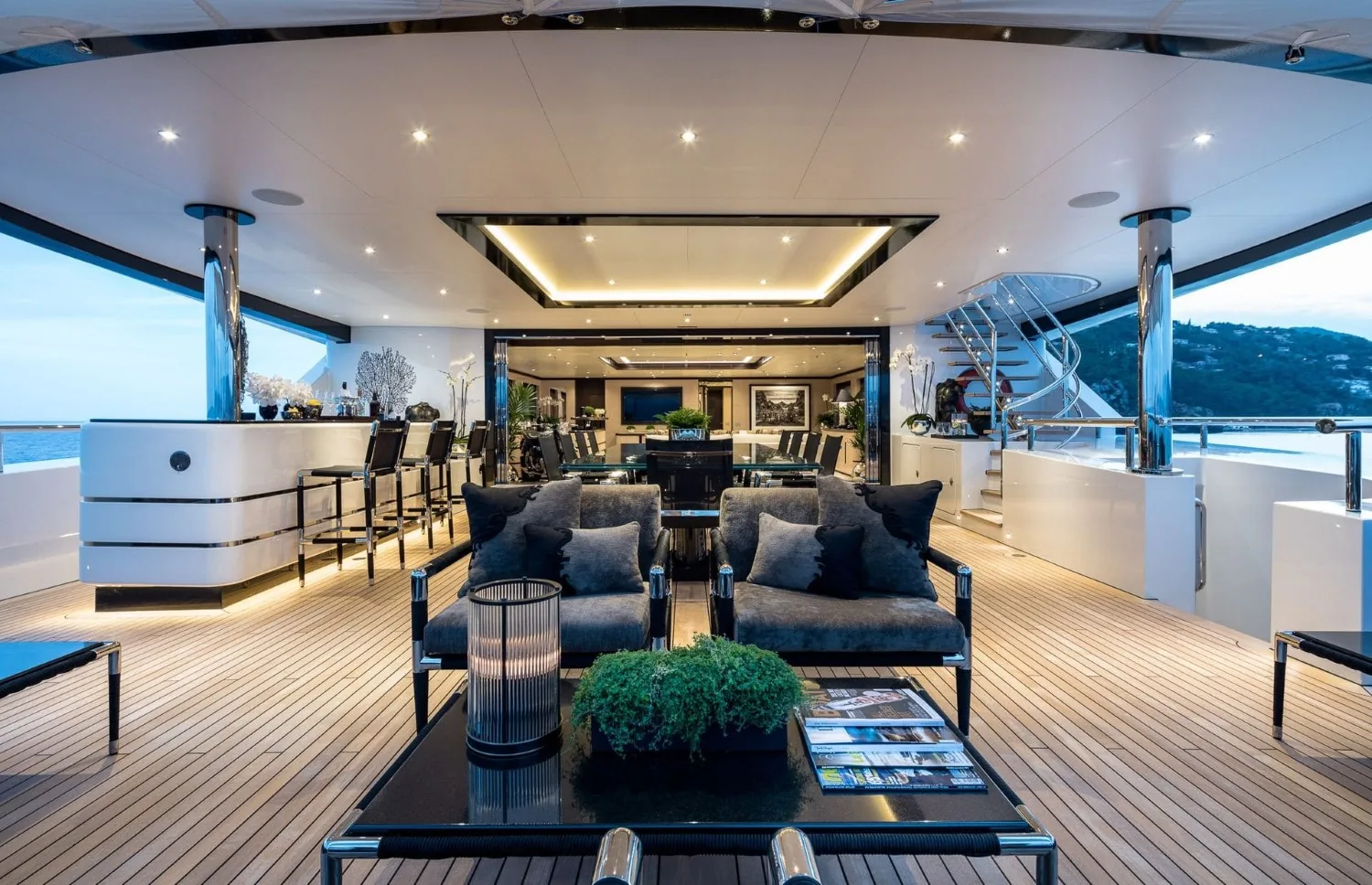 TRIUMPH - photo 24 yacht charter Cannes