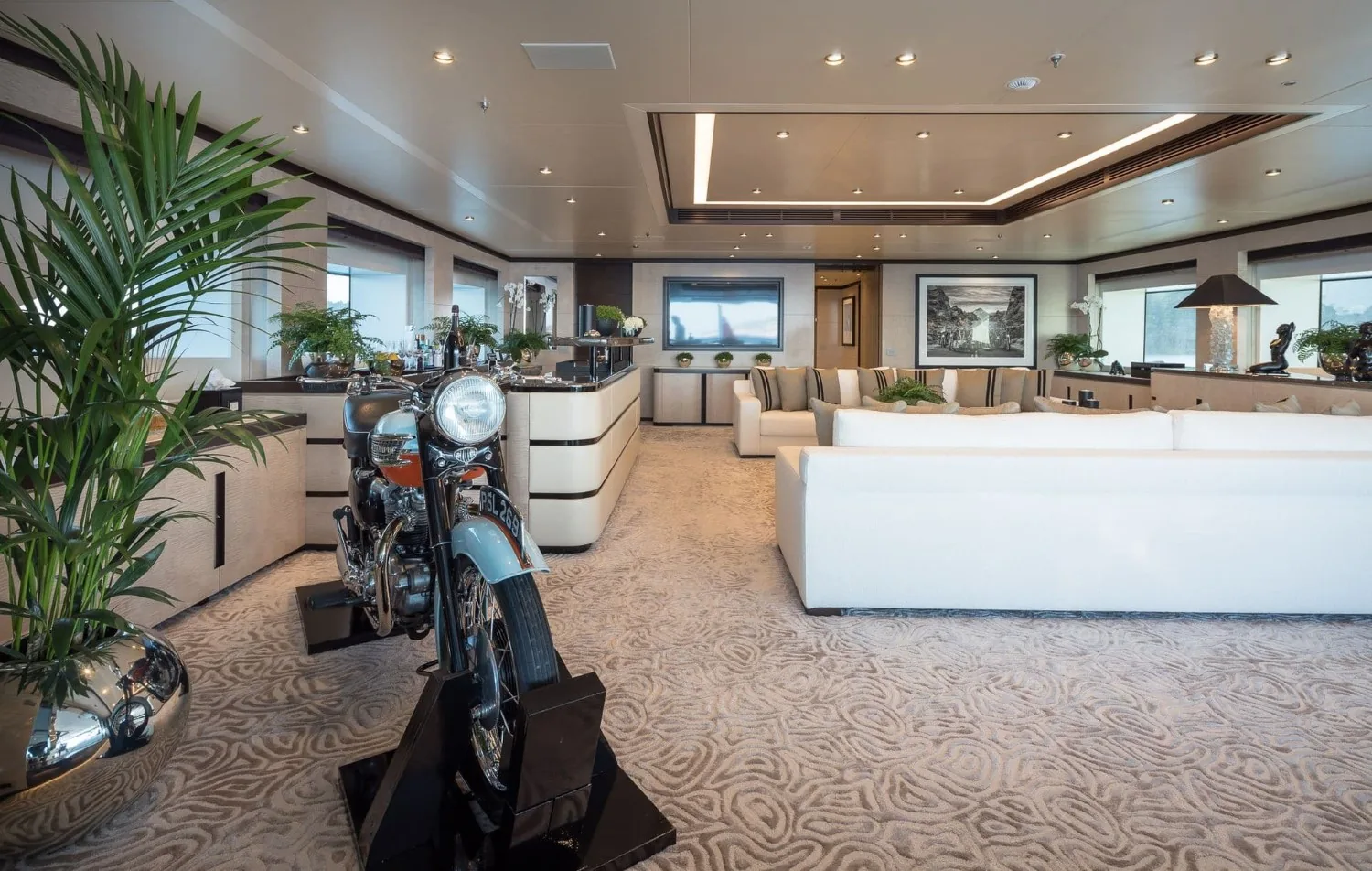 TRIUMPH - photo 25 yacht charter Cannes