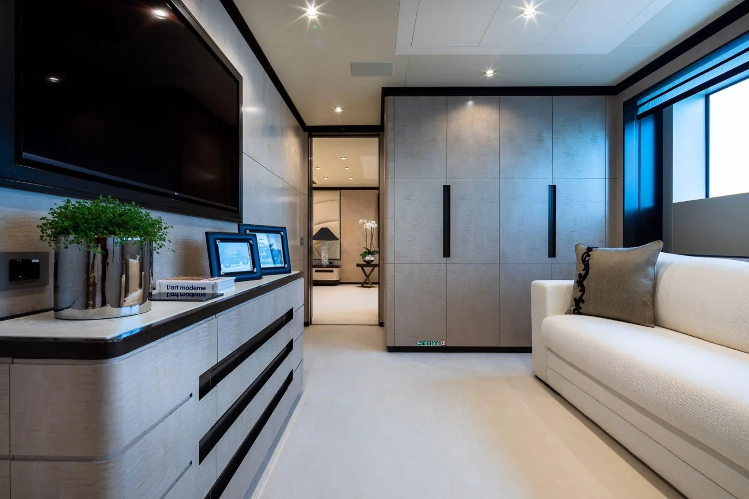 TRIUMPH - photo 30 yacht charter Cannes