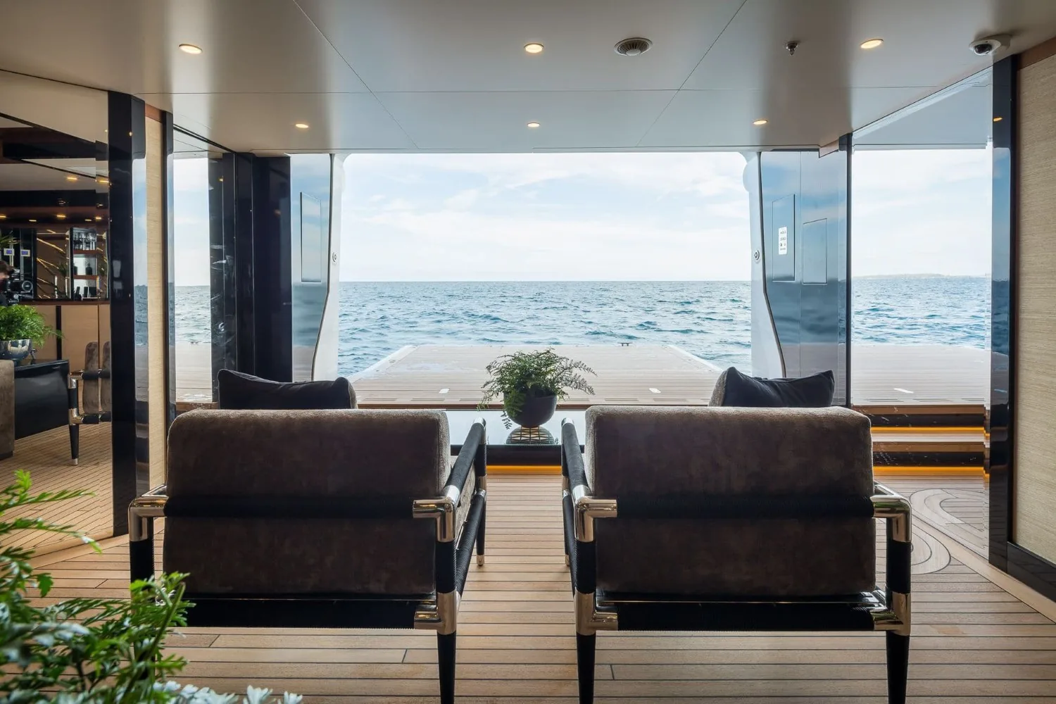 TRIUMPH - photo 33 yacht charter Cannes