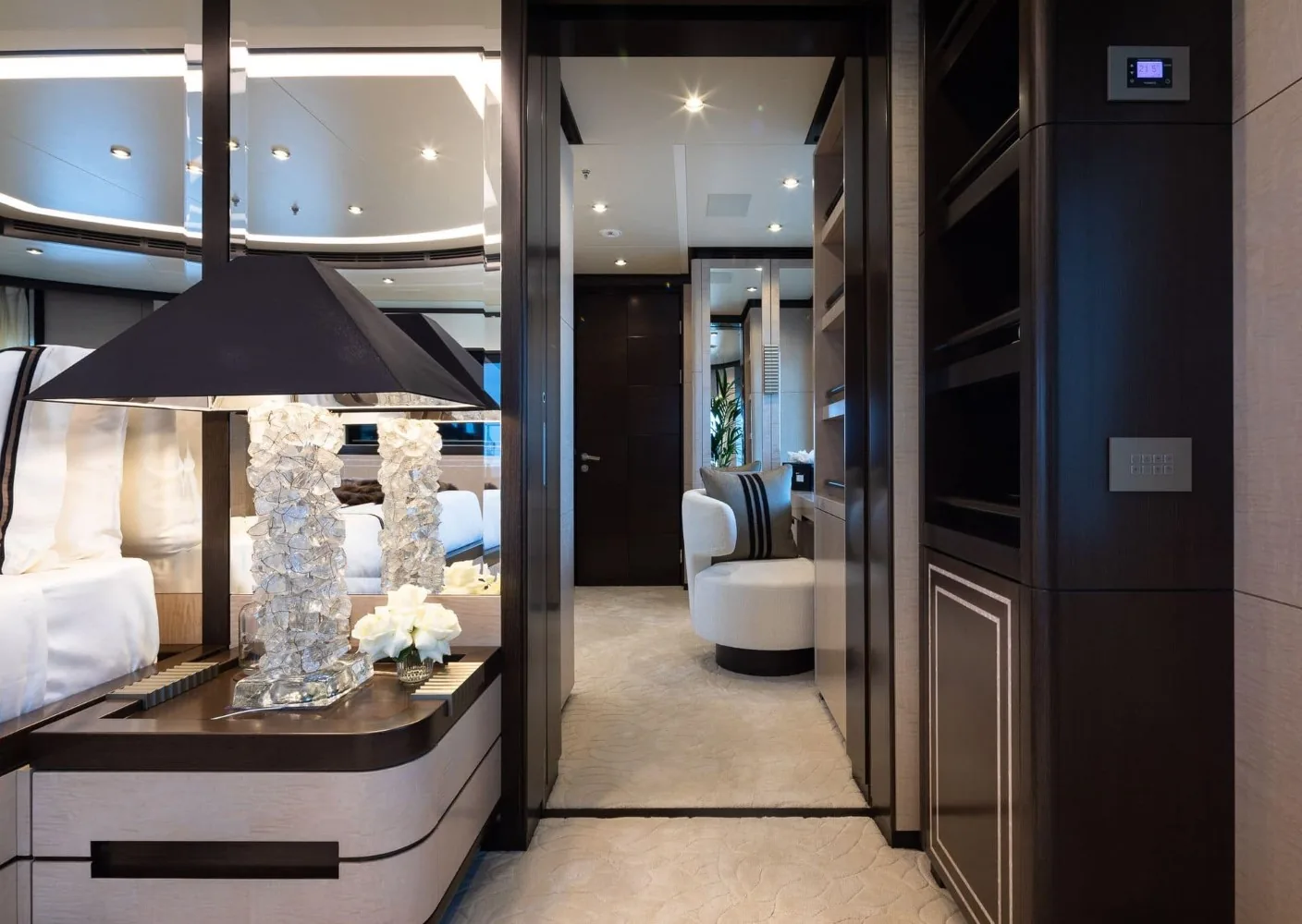 TRIUMPH - photo 38 yacht charter Cannes