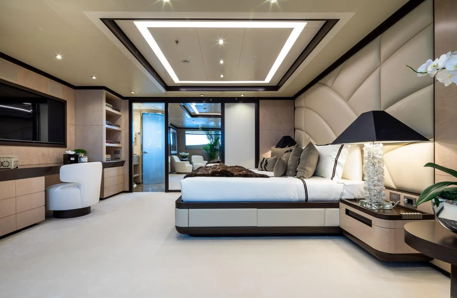 TRIUMPH - photo 42 yacht charter Cannes