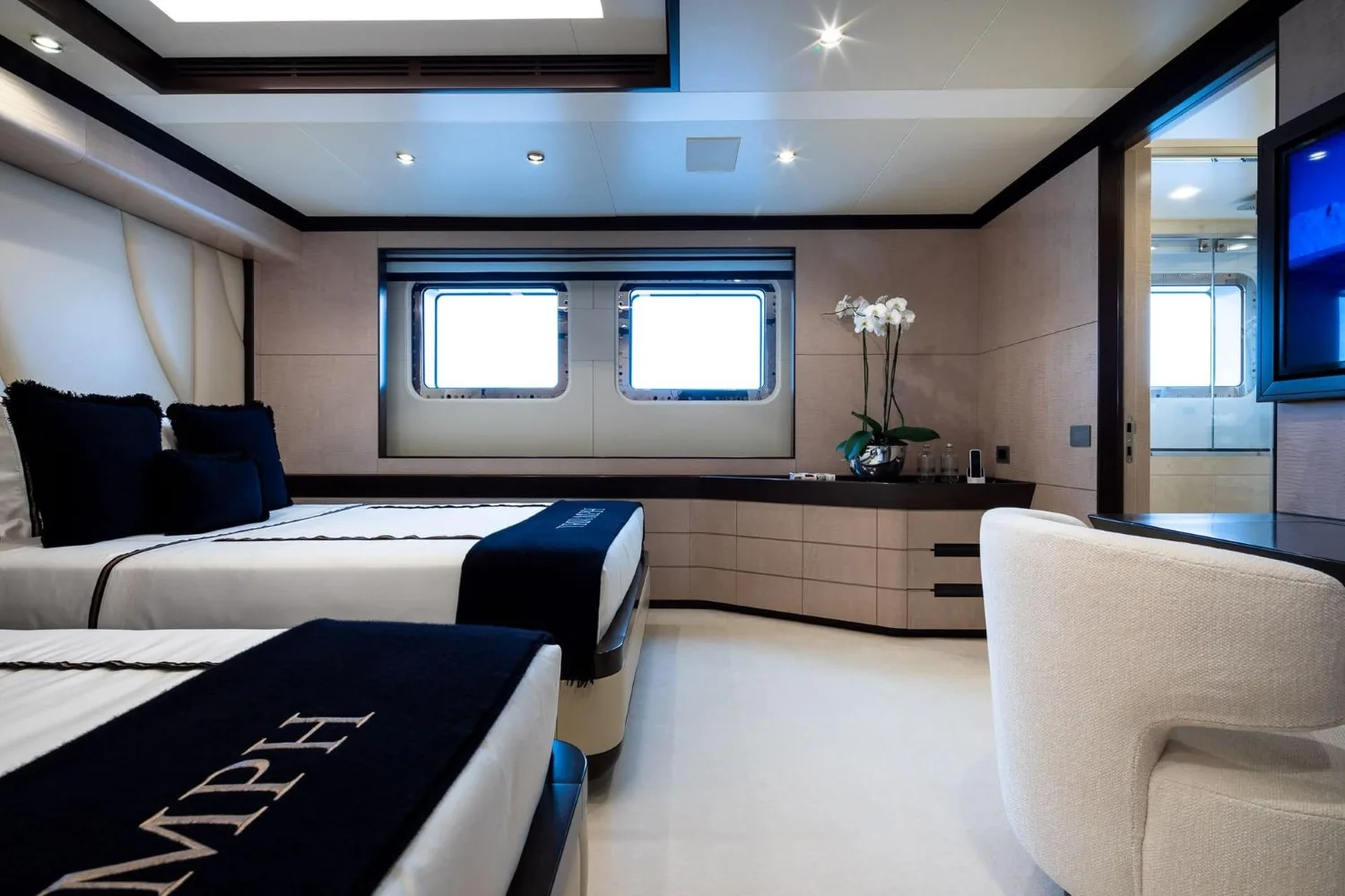 TRIUMPH - photo 43 yacht charter Cannes