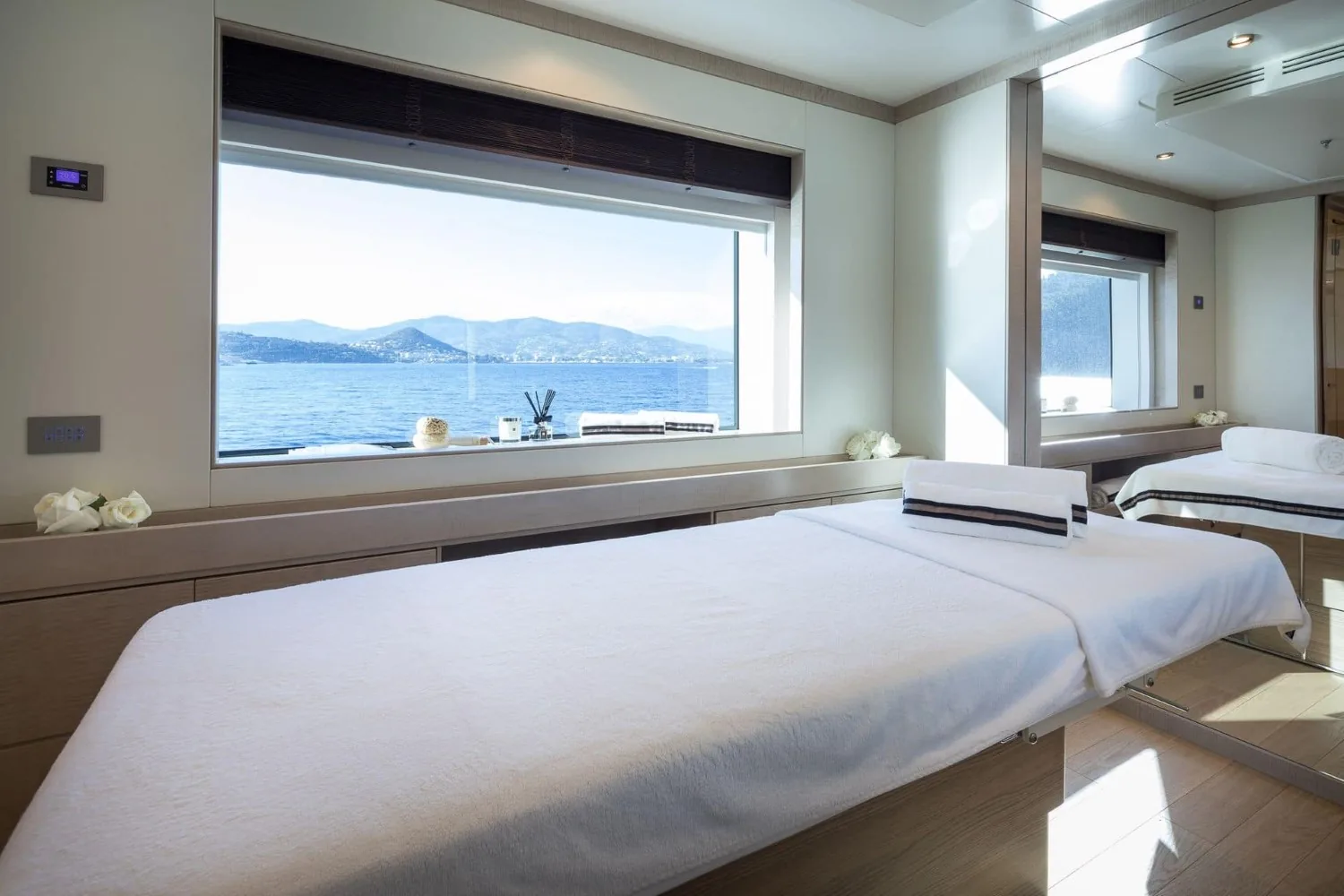 TRIUMPH - photo 45 yacht charter Cannes