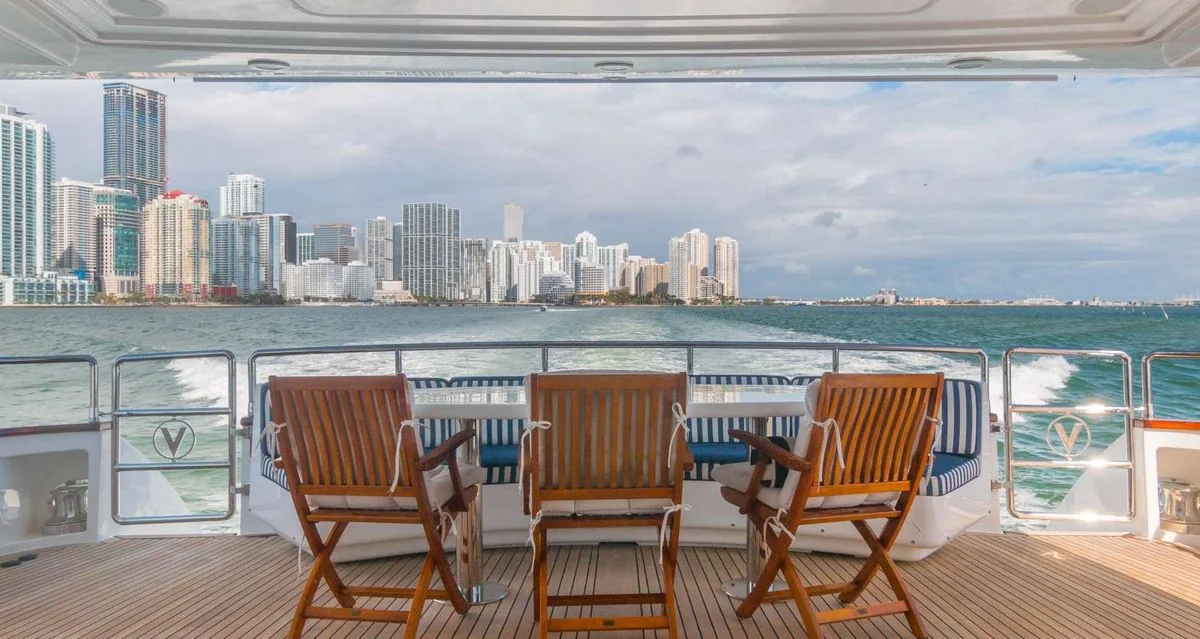 Troca One - photo 2 yacht charter Miami