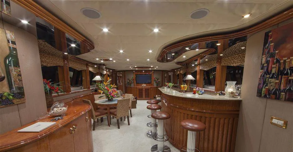 Troca One - photo 3 yacht charter Miami