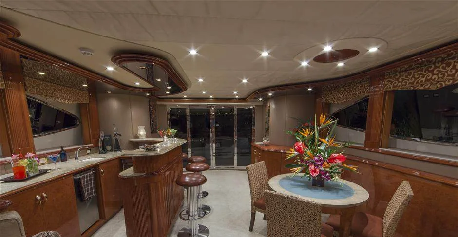 Troca One - photo 7 yacht charter Miami