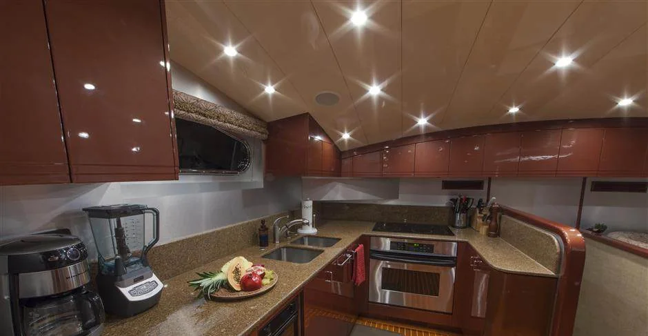 Troca One - photo 10 yacht charter Miami