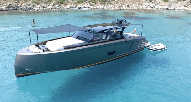 Vanquish VQ58 - boat charter Cannes