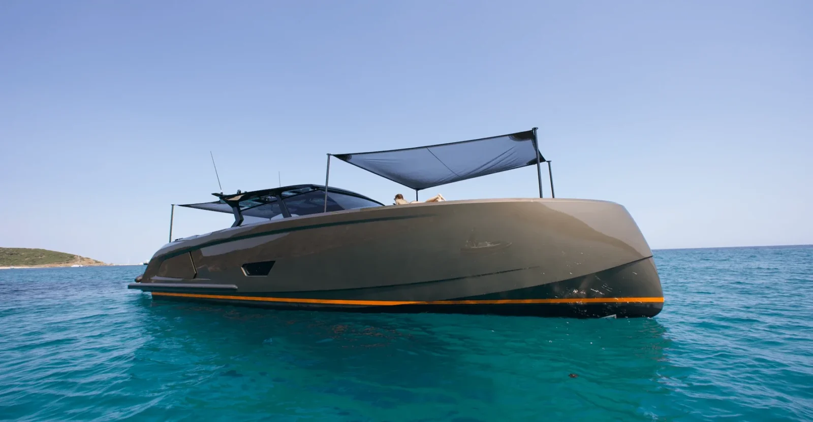 Vanquish VQ58 - photo 3 yacht charter Cannes