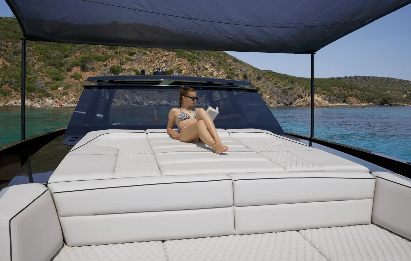 Vanquish VQ58 - photo 7 yacht charter Cannes