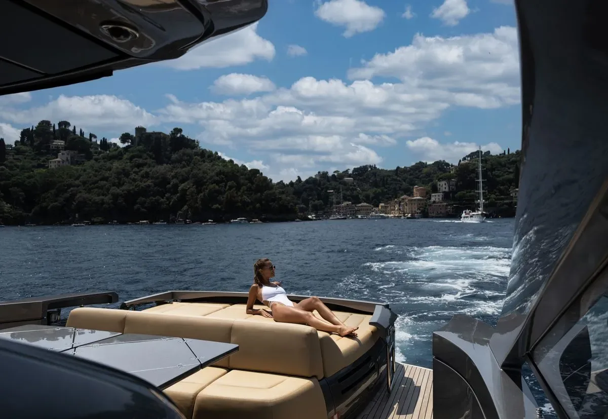 VELES - photo 6 yacht charter Cannes