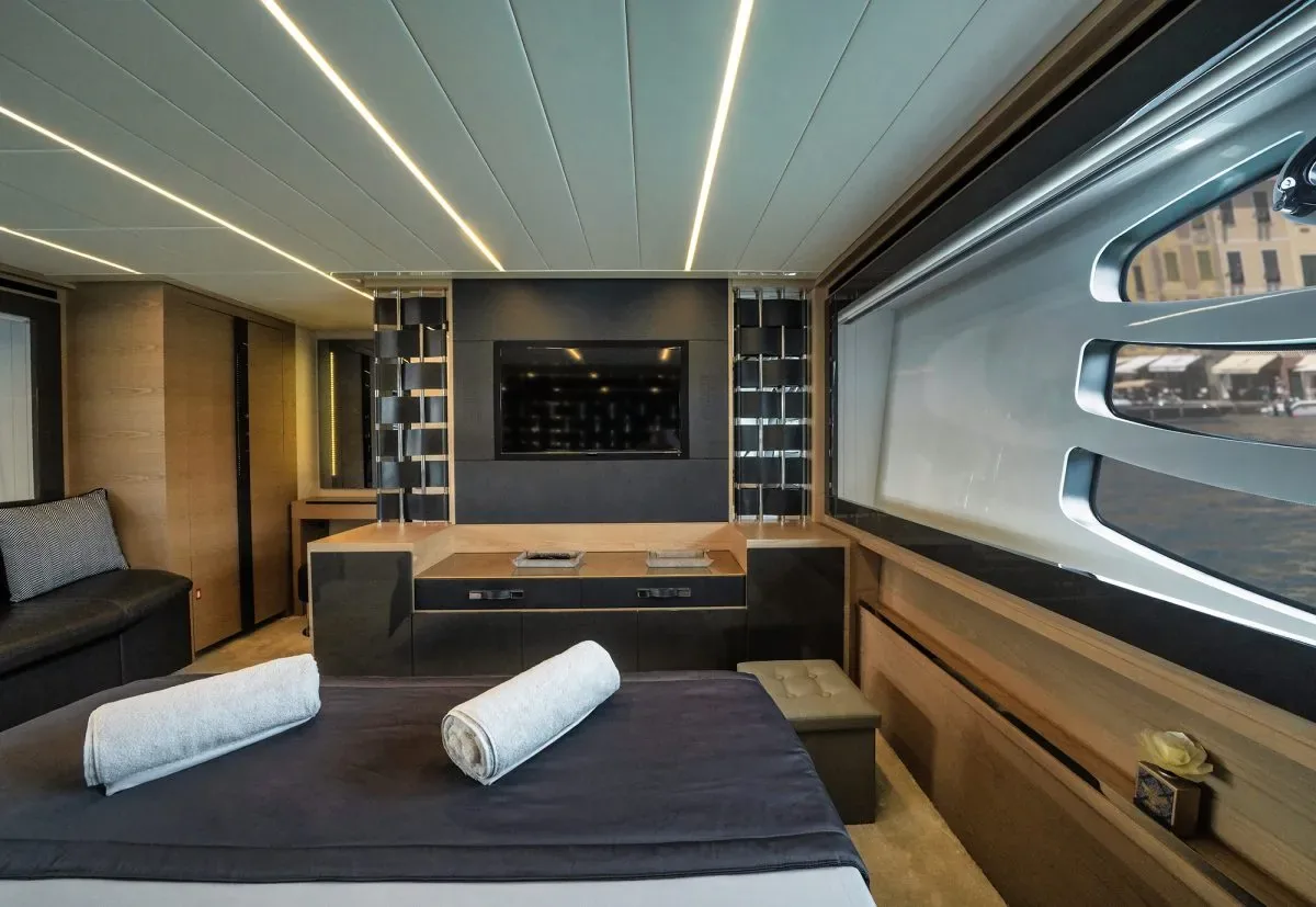 VELES - photo 15 yacht charter Cannes