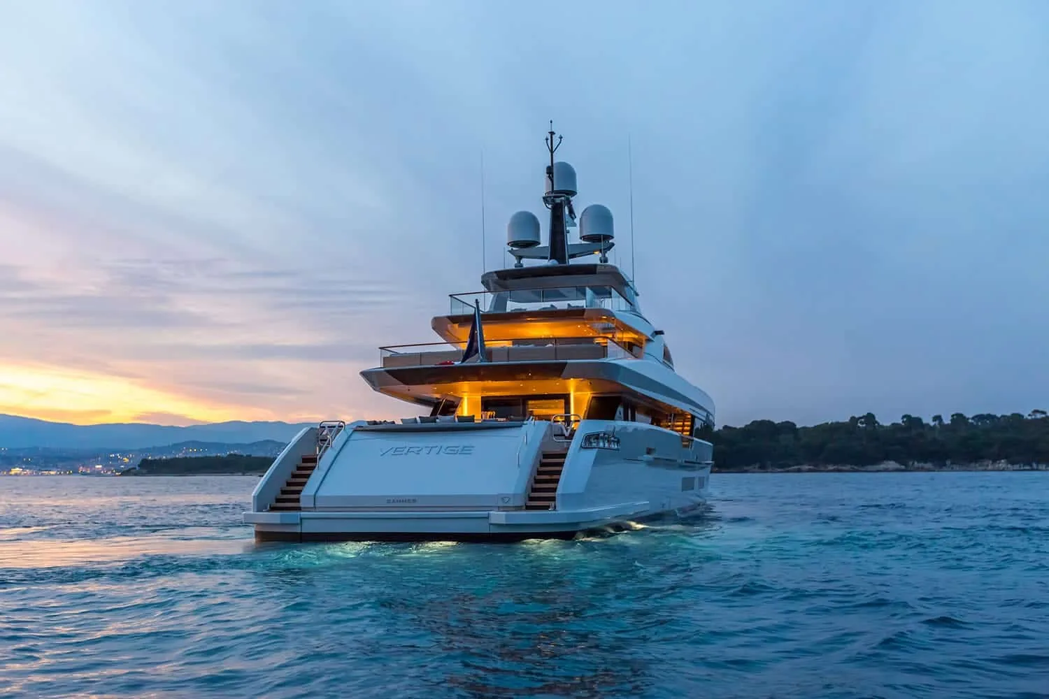 VERTIGE - photo 11 yacht charter Cannes