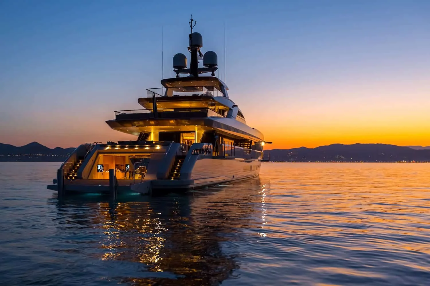 VERTIGE - photo 13 yacht charter Cannes