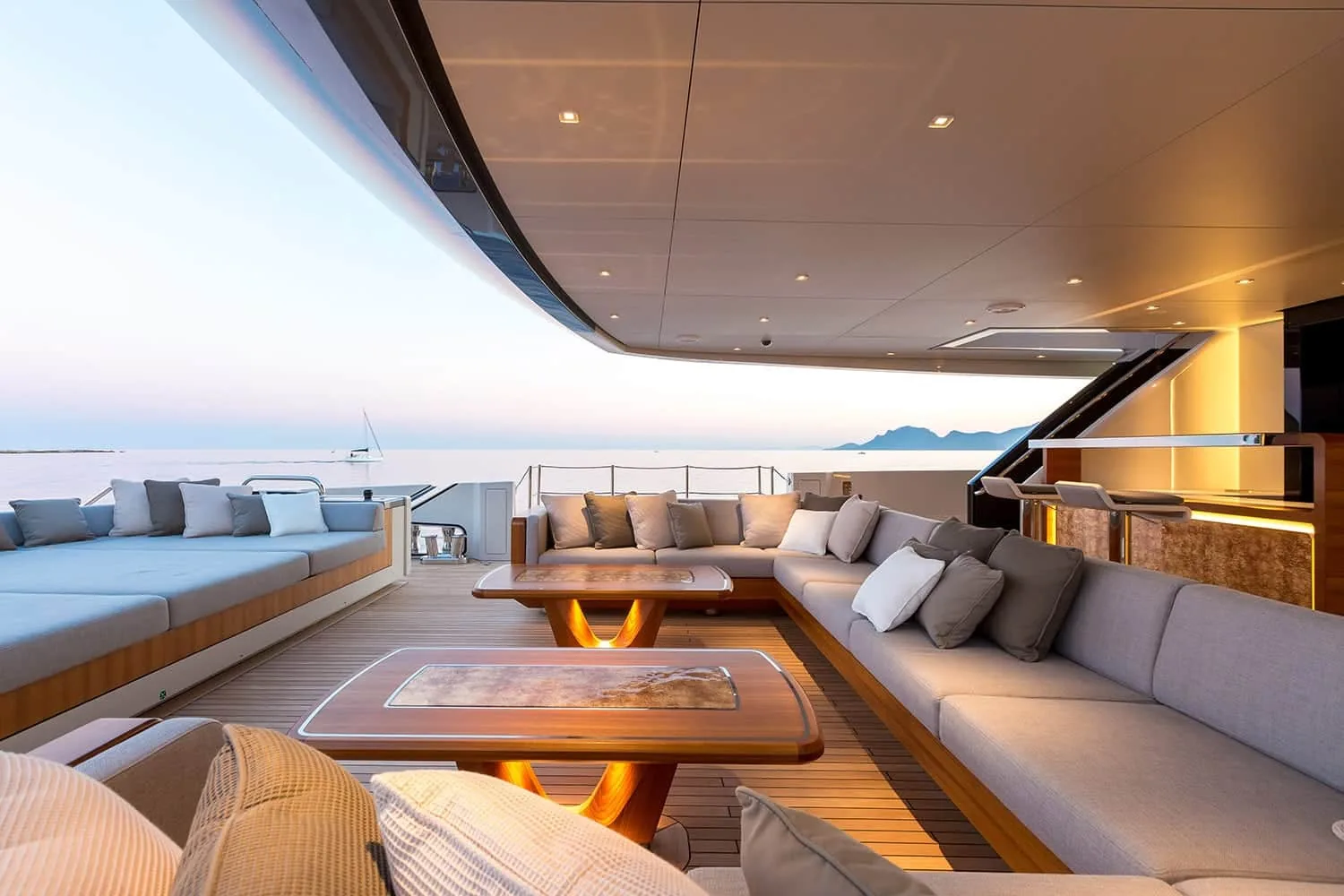 VERTIGE - photo 18 yacht charter Cannes