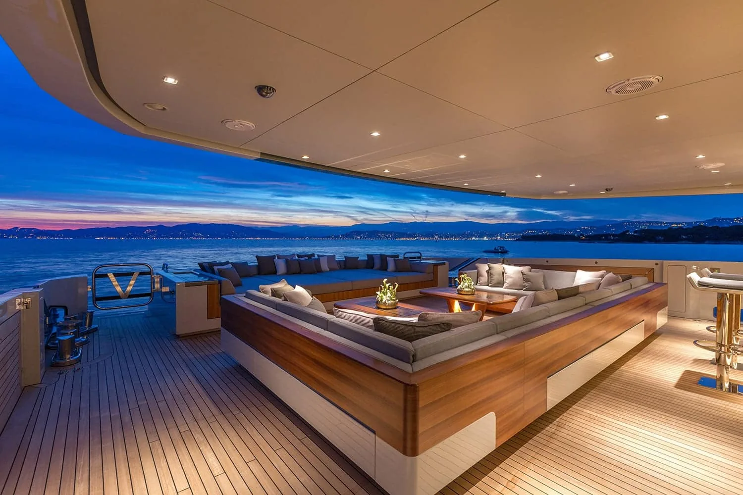 VERTIGE - photo 26 yacht charter Cannes