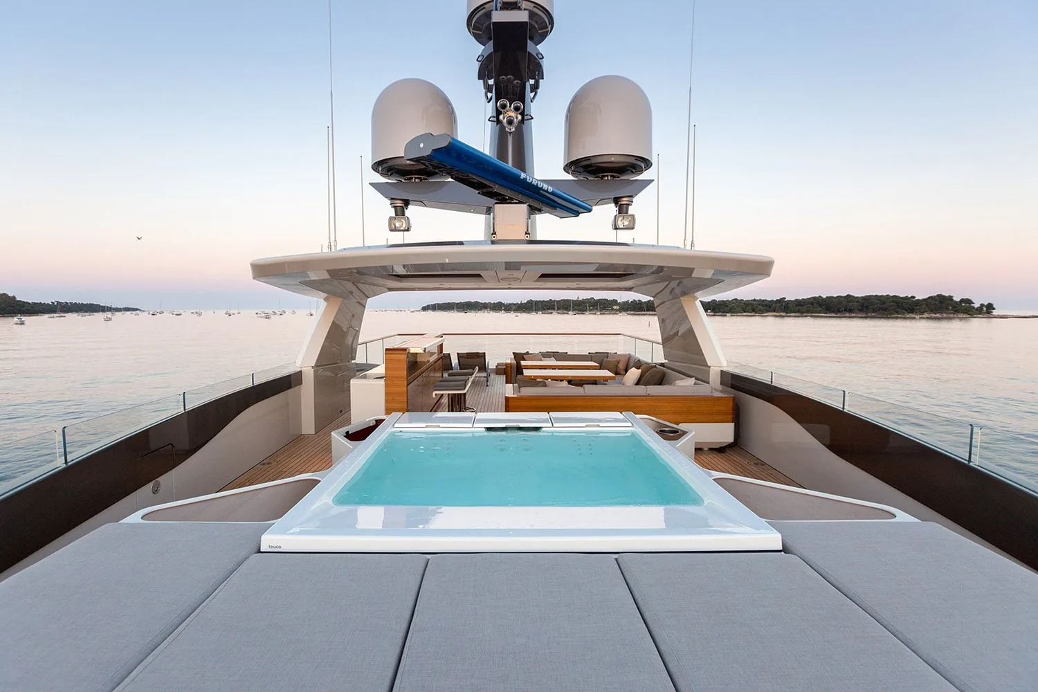 VERTIGE - photo 27 yacht charter Cannes