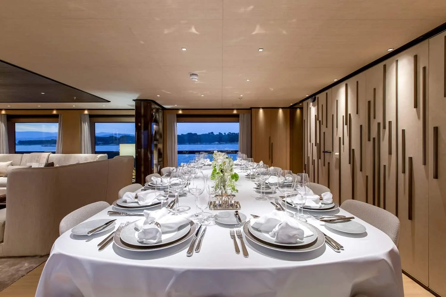 VERTIGE - photo 29 yacht charter Cannes