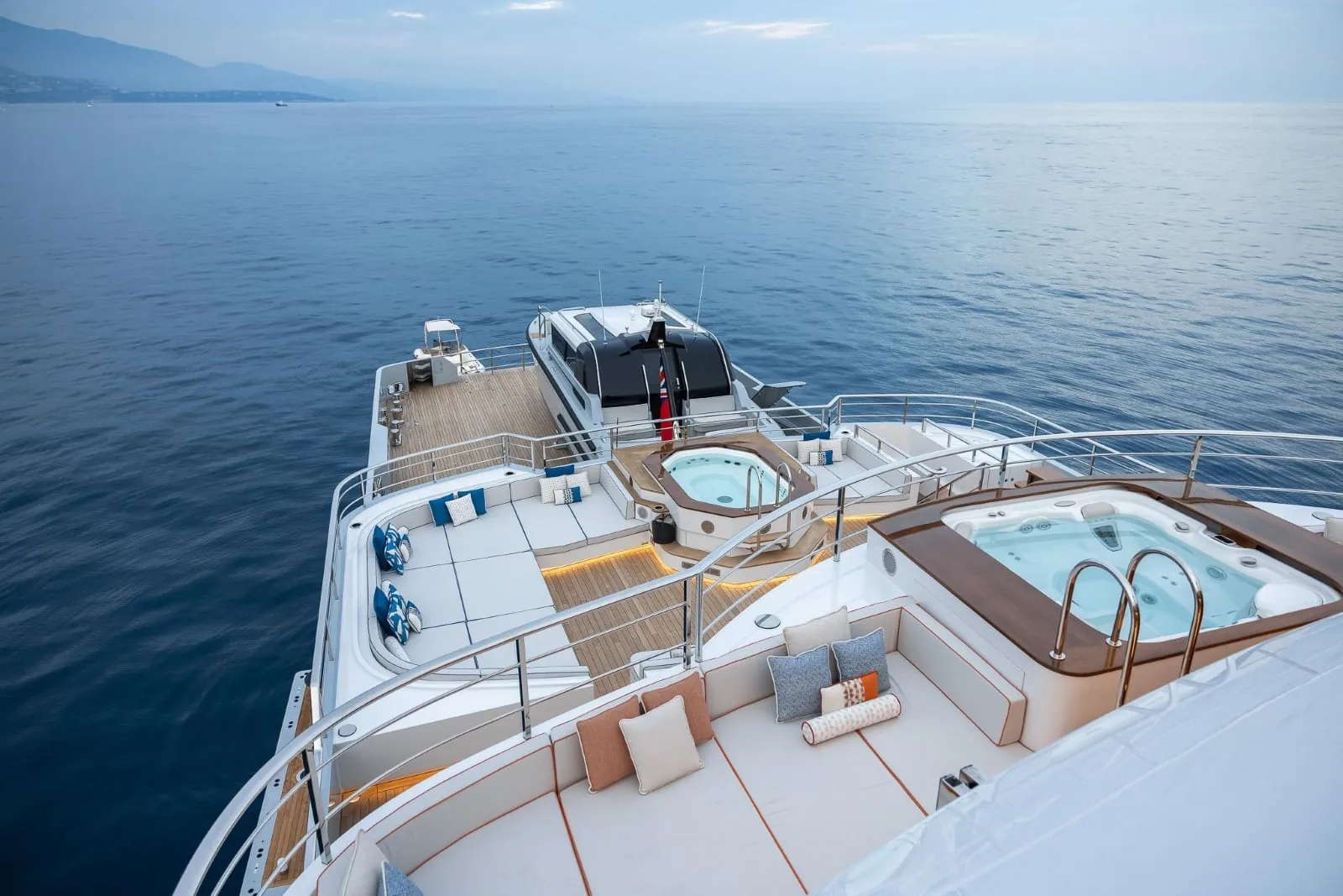 VICTORIOUS - photo 4 yacht charter Cannes