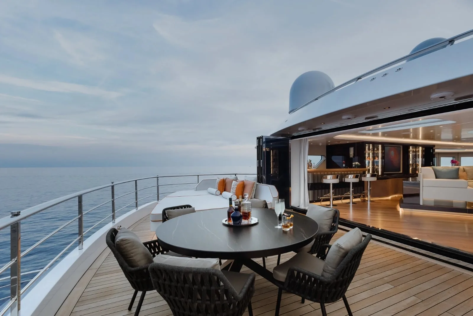 VICTORIOUS - photo 6 yacht charter Cannes
