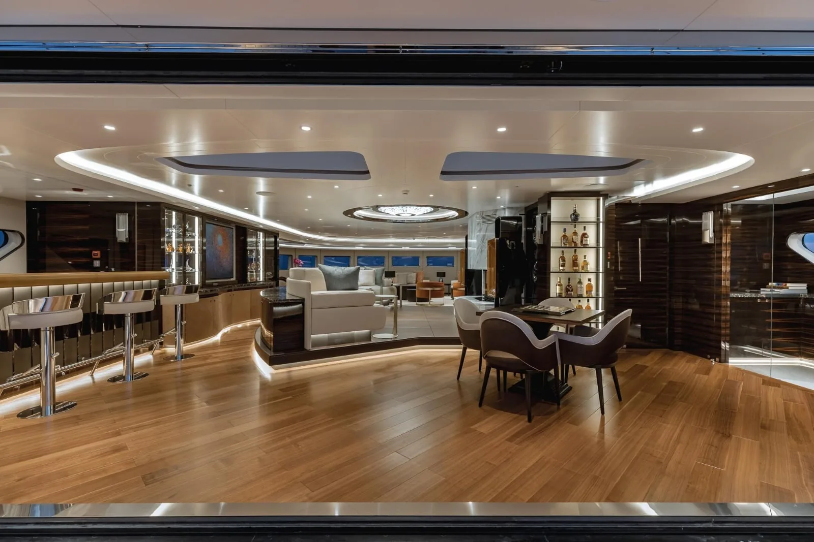 VICTORIOUS - photo 14 yacht charter Cannes