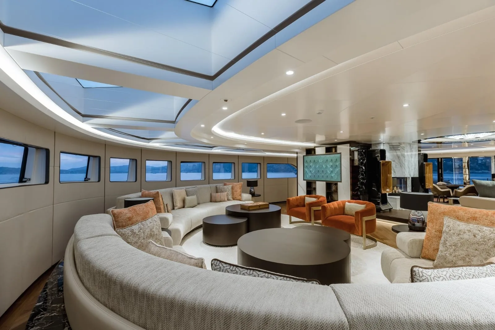 VICTORIOUS - photo 16 yacht charter Cannes