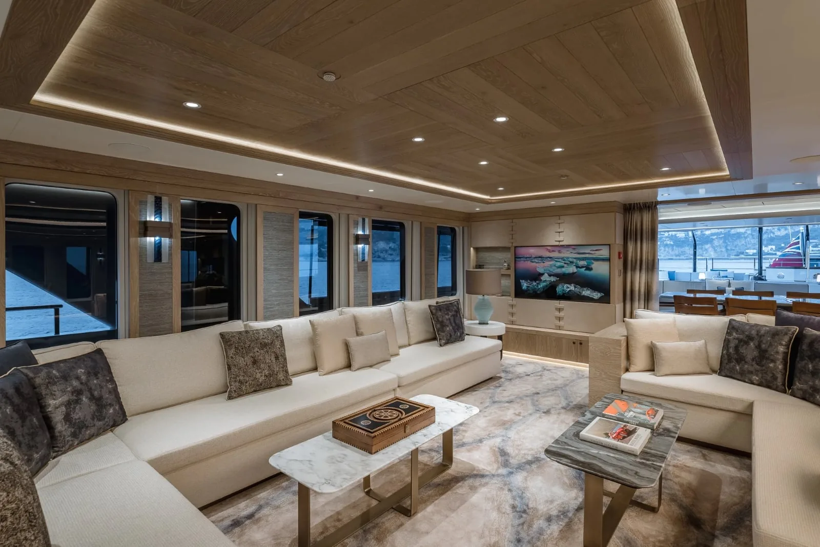 VICTORIOUS - photo 21 yacht charter Cannes
