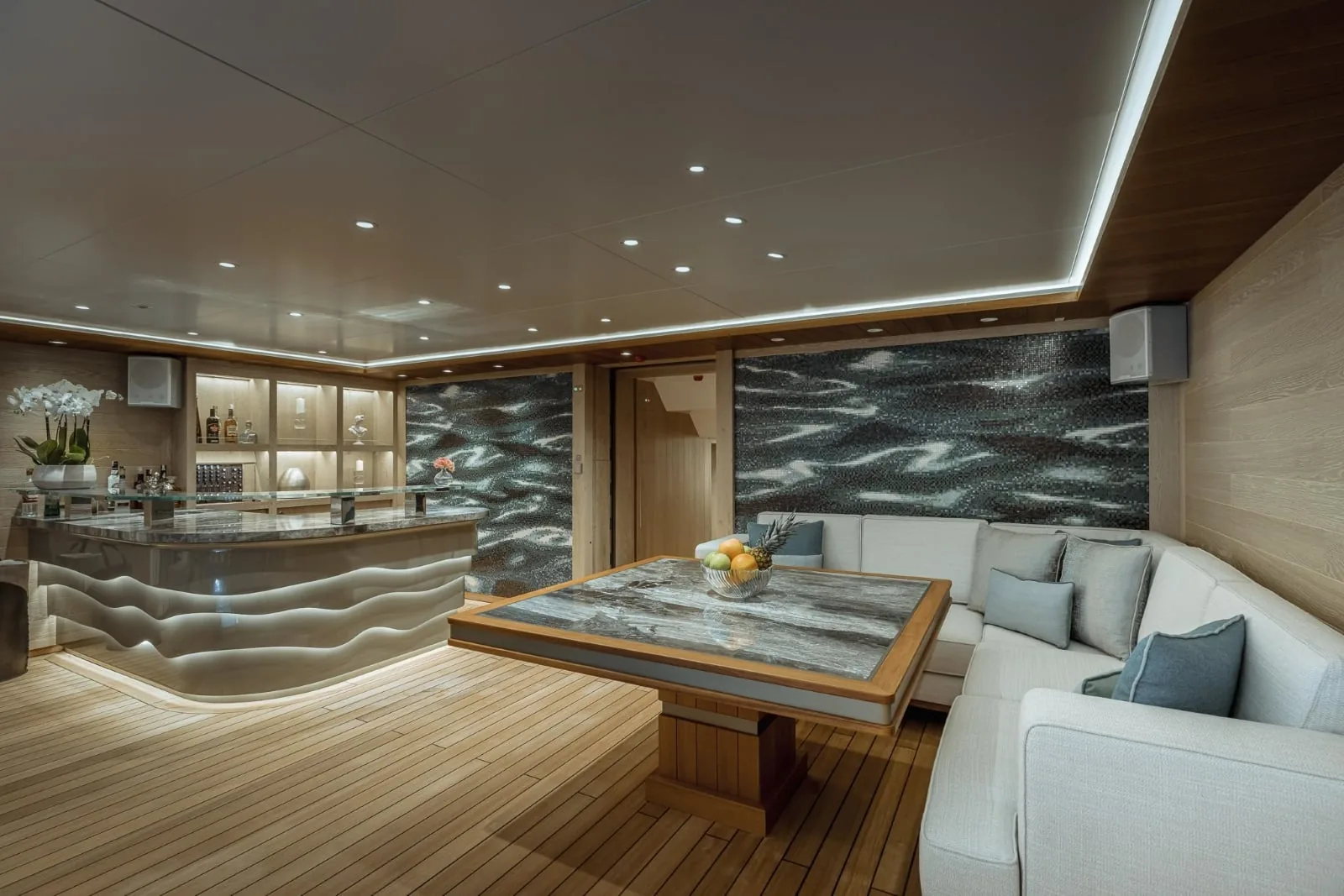 VICTORIOUS - photo 27 yacht charter Cannes